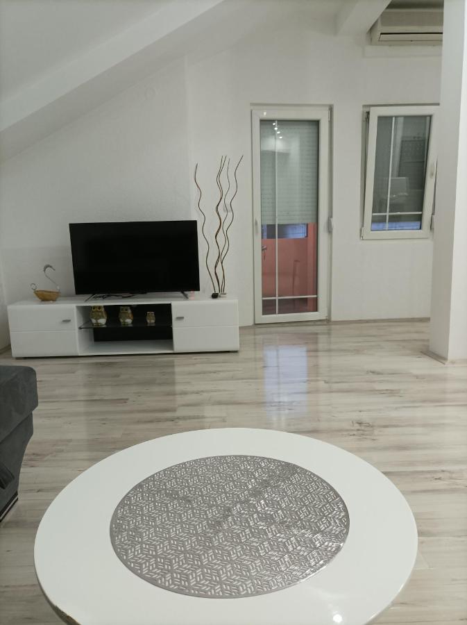 Apartment Ceca *